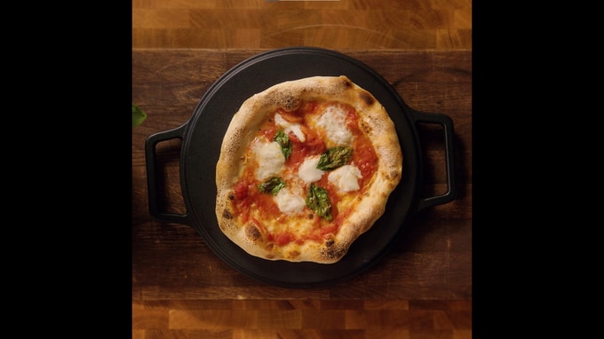 CrushGrind® 4-in-1 Cast Iron Dutch Oven 6.5L – Casserole / Grill Pan, Bread Dome & Pizza Stone in One