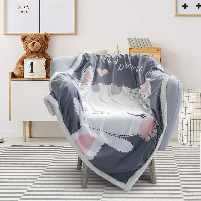 5 Stars United - Unisex Nursery Sherpa Blanket - Grey with Kitty Print