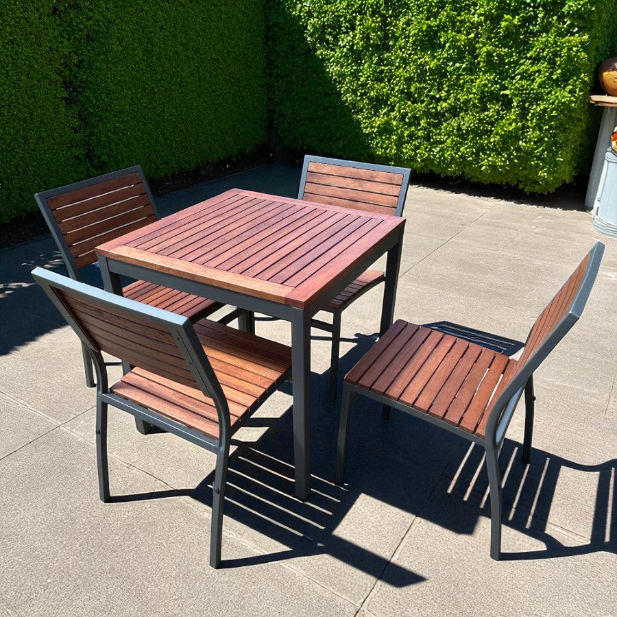 garden set 4chair and a square table