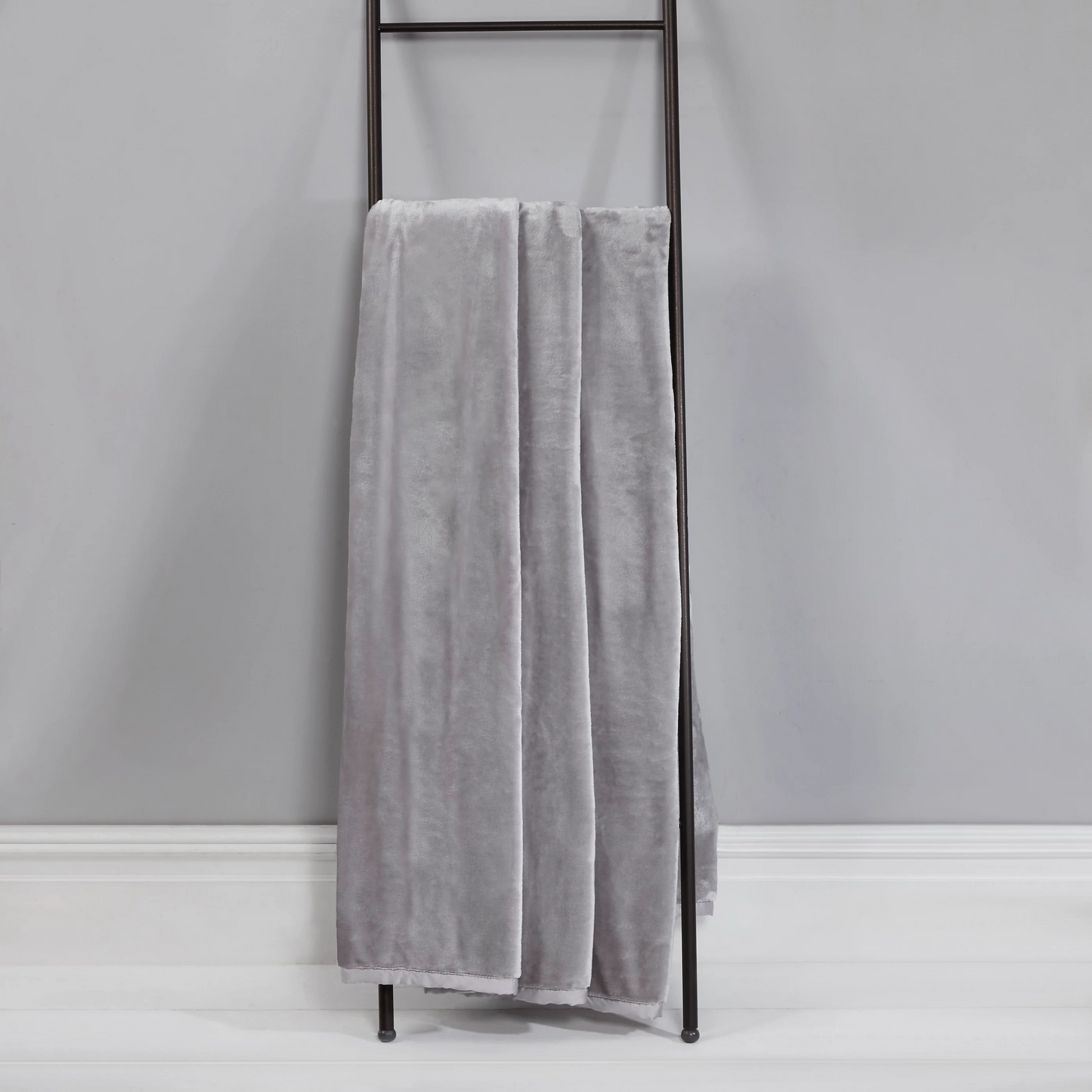 Poly Fleece Blanket - 150 x 200cm in Silver