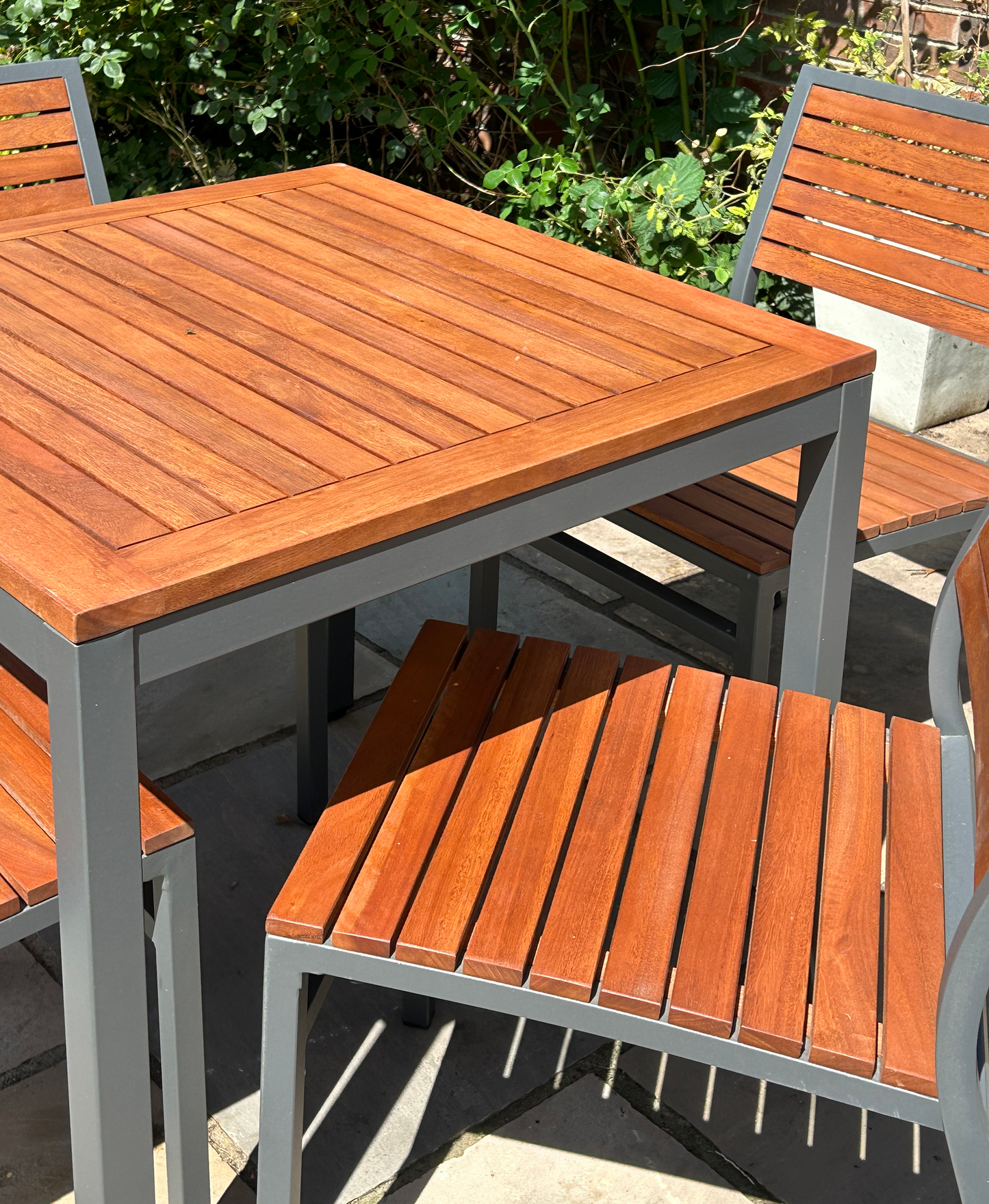 Premium 4 Seater Hardwood Outdoor Garden Patio Dining Set With Metal Frame – Square Table Stackable ChaIrs Brackenstyle Dorset