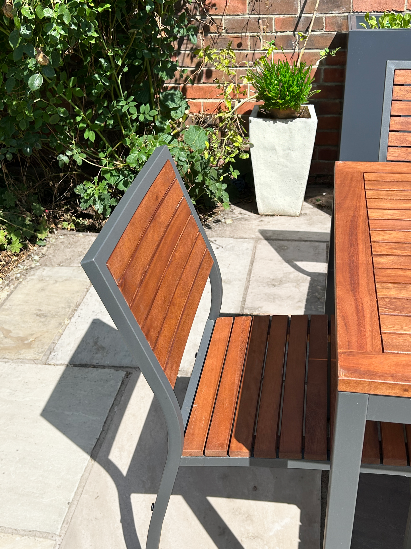 Premium 4 Seater Hardwood Outdoor Garden Patio Dining Set With Metal Frame – Square Table Stackable ChaIrs Brackenstyle Dorset