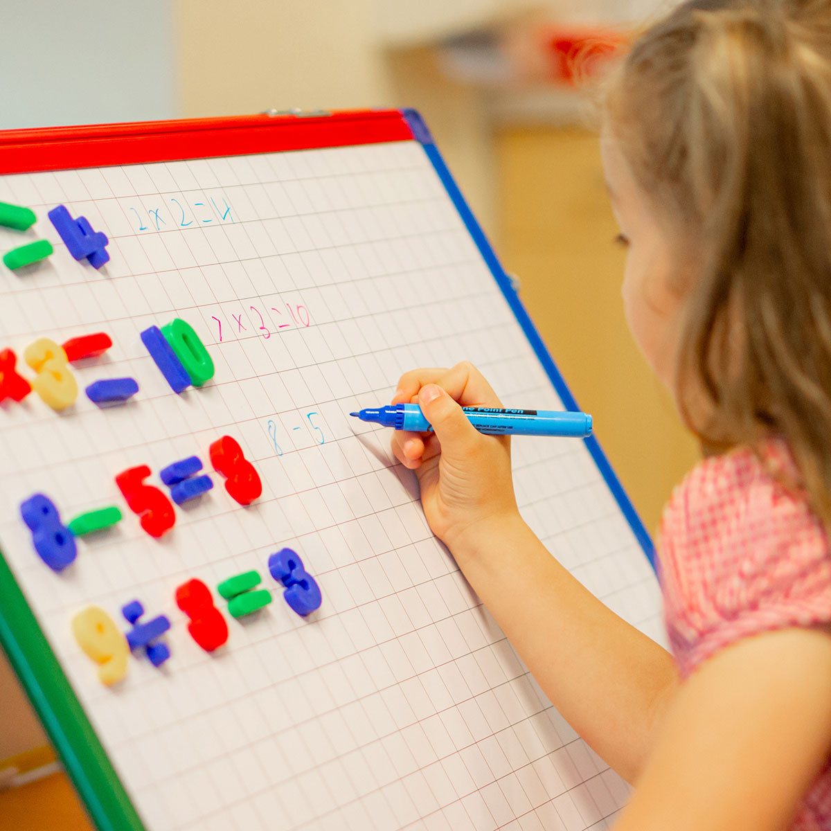 Show-Me 610 Piece Magnetic Whiteboard Classroom Pack inc 11 Boards 24 Markers & 592 letters