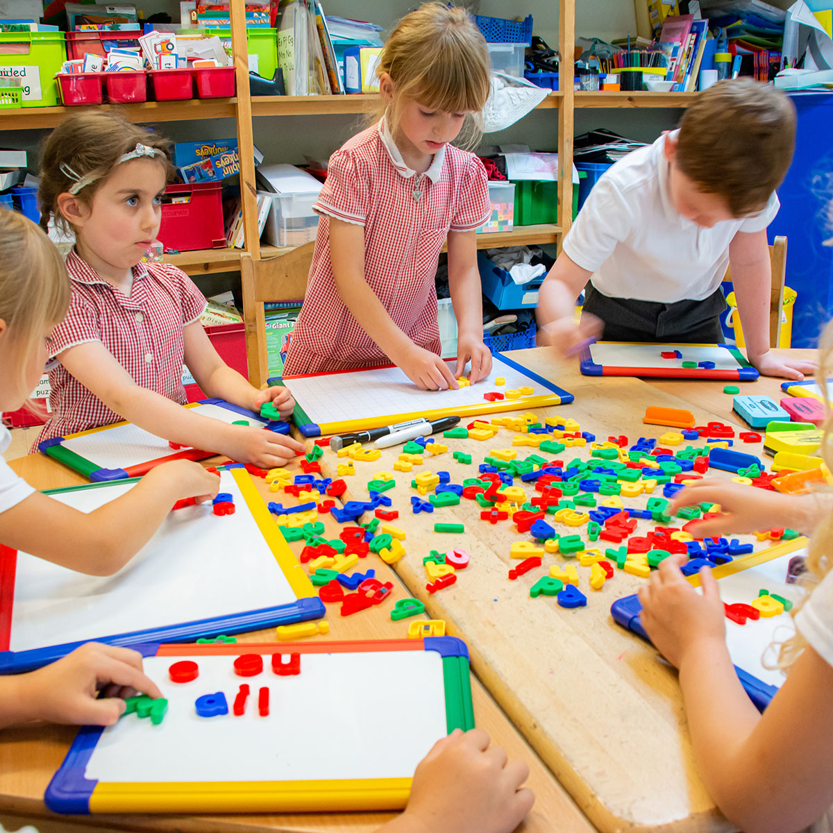 Show-Me 610 Piece Magnetic Whiteboard Classroom Pack inc 11 Boards 24 Markers & 592 letters