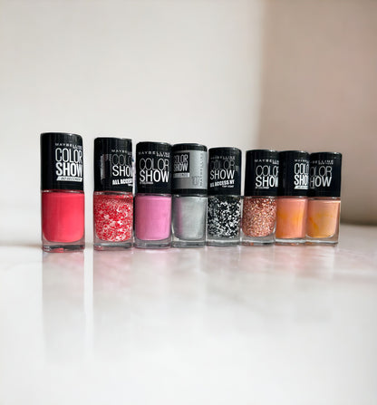 Maybelline New York & Max Factor – 16 Piece Makeup Kit – 8 Nail Polishes, 8 Lipfinity Lasting Lip Tint
